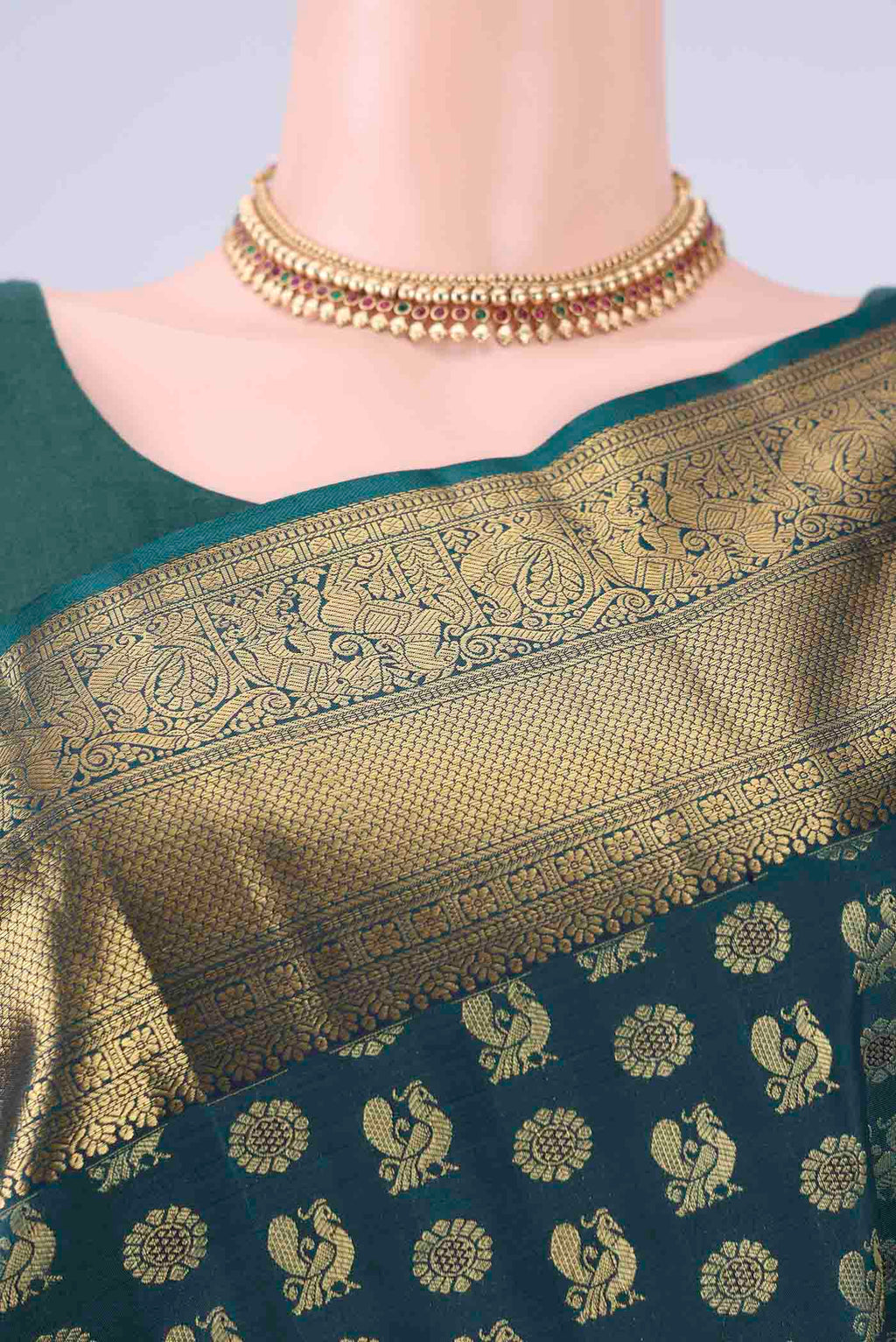 Border image of Bottle Green Kanchipuram Silk Saree with Zari Butta on the body and Zari Border. 