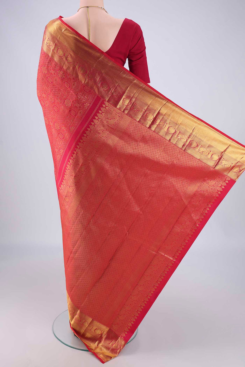 Flat view of Dark Pink Kanchipuram Silk Saree with Zari Brocade on the body and Zari Border. 