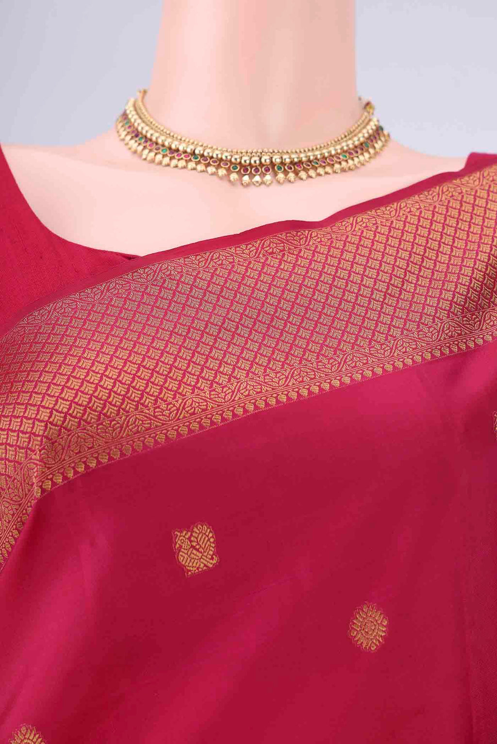 Border image of Maroon Kanchipuram Silk Saree with Zari Butta on the body and Zari Border. 