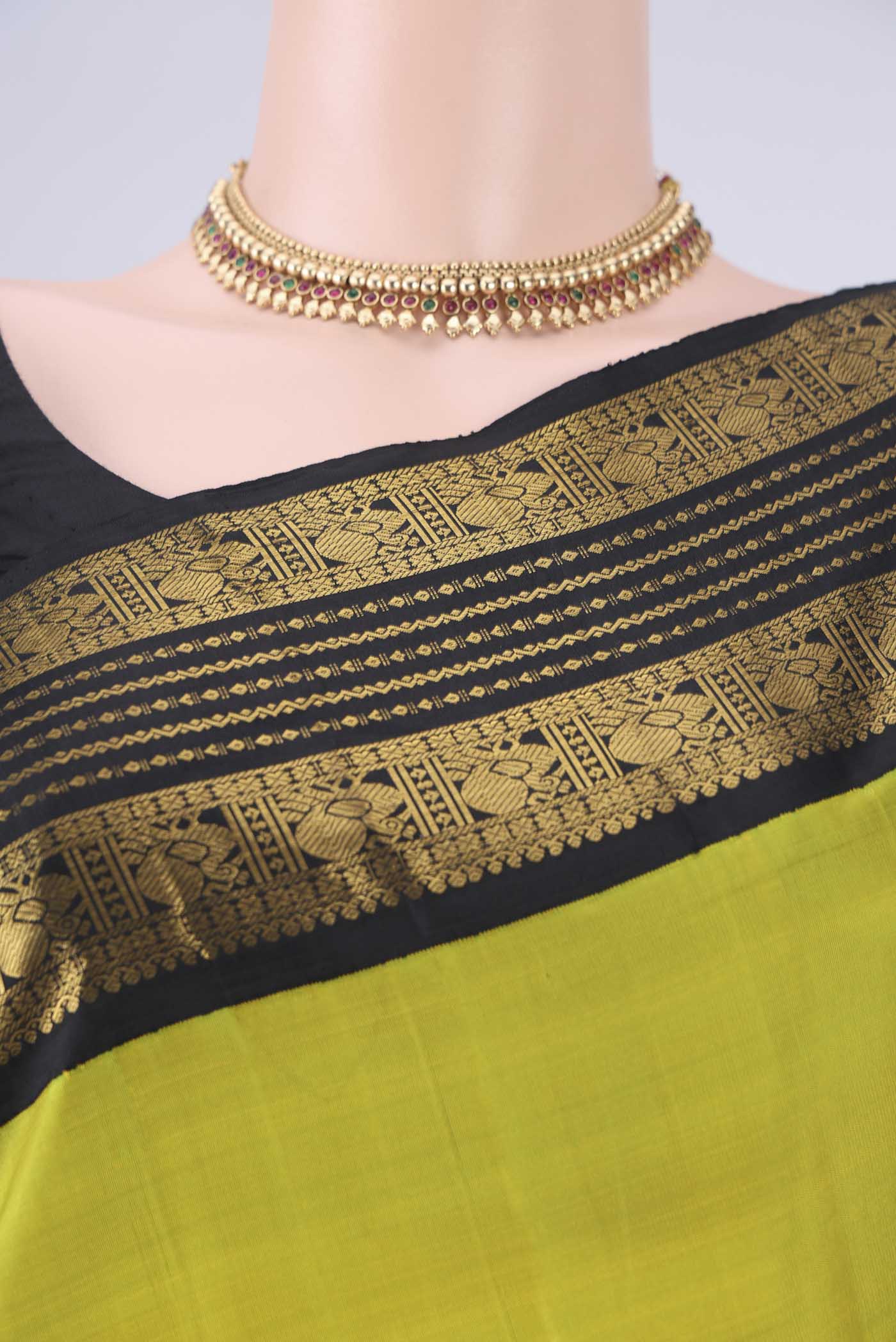 Border image of Parrot Green Dual Tone Kanjivaram Silk Saree with Plain Body and Zari Border. 