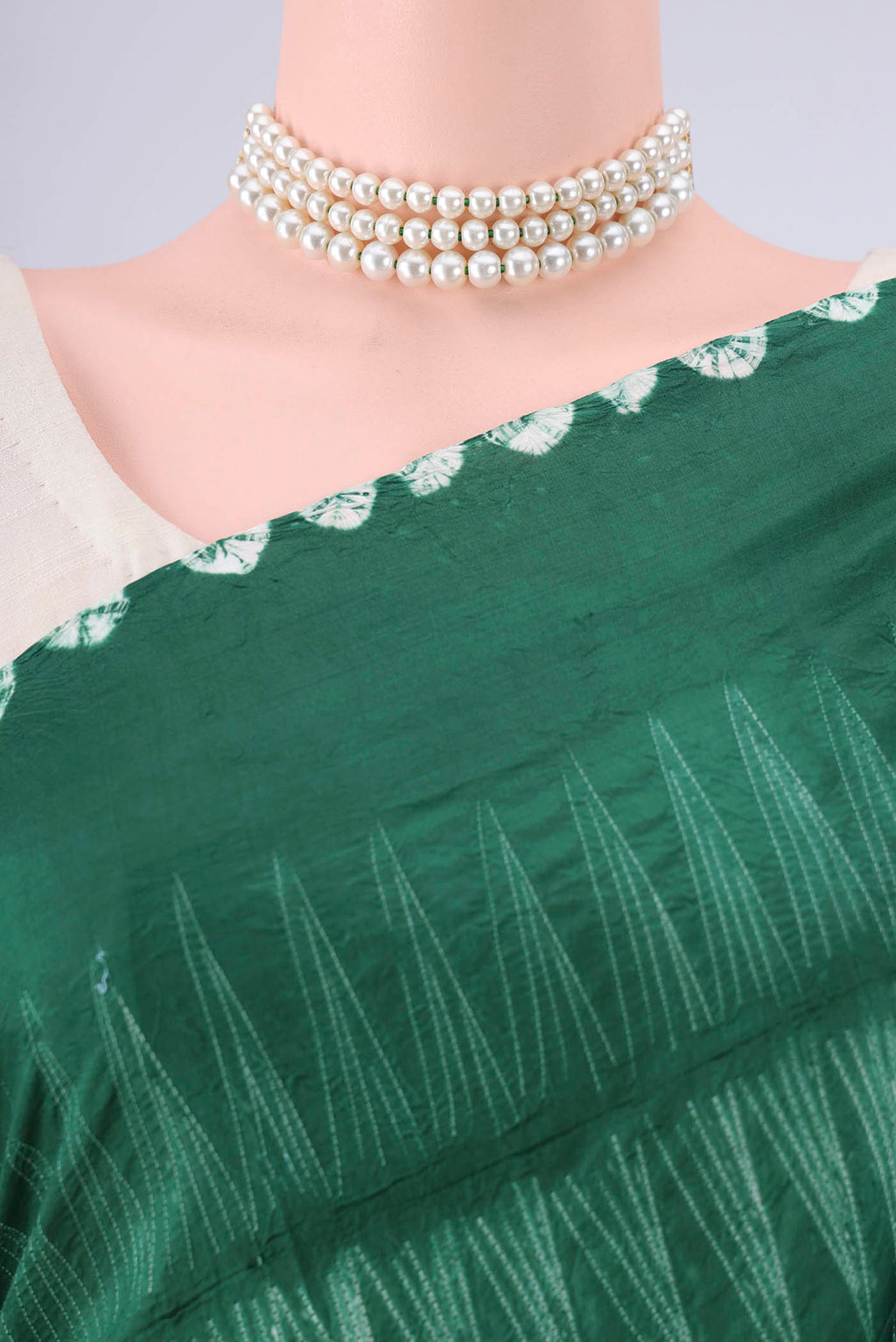Border image of Pure Silk Green Printed Saree with Printed design on the body and Printed Border. 