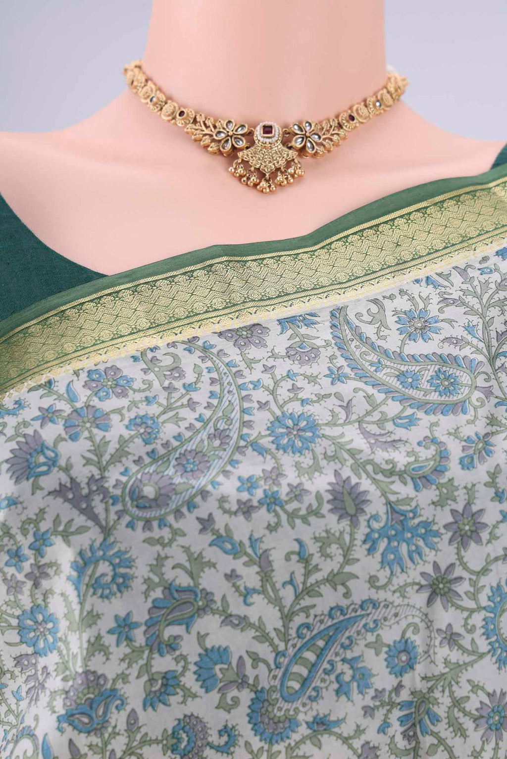 Border image of Off White Printed Silk Saree with Printed design on the body and Zari Border. 