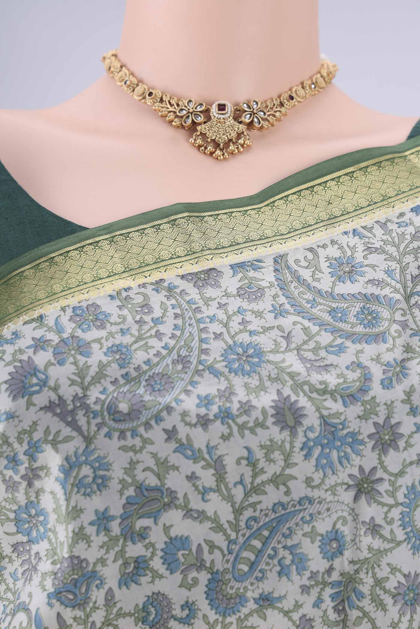 Border image of Off White Printed Silk Saree with Printed design on the body and Zari Border. 