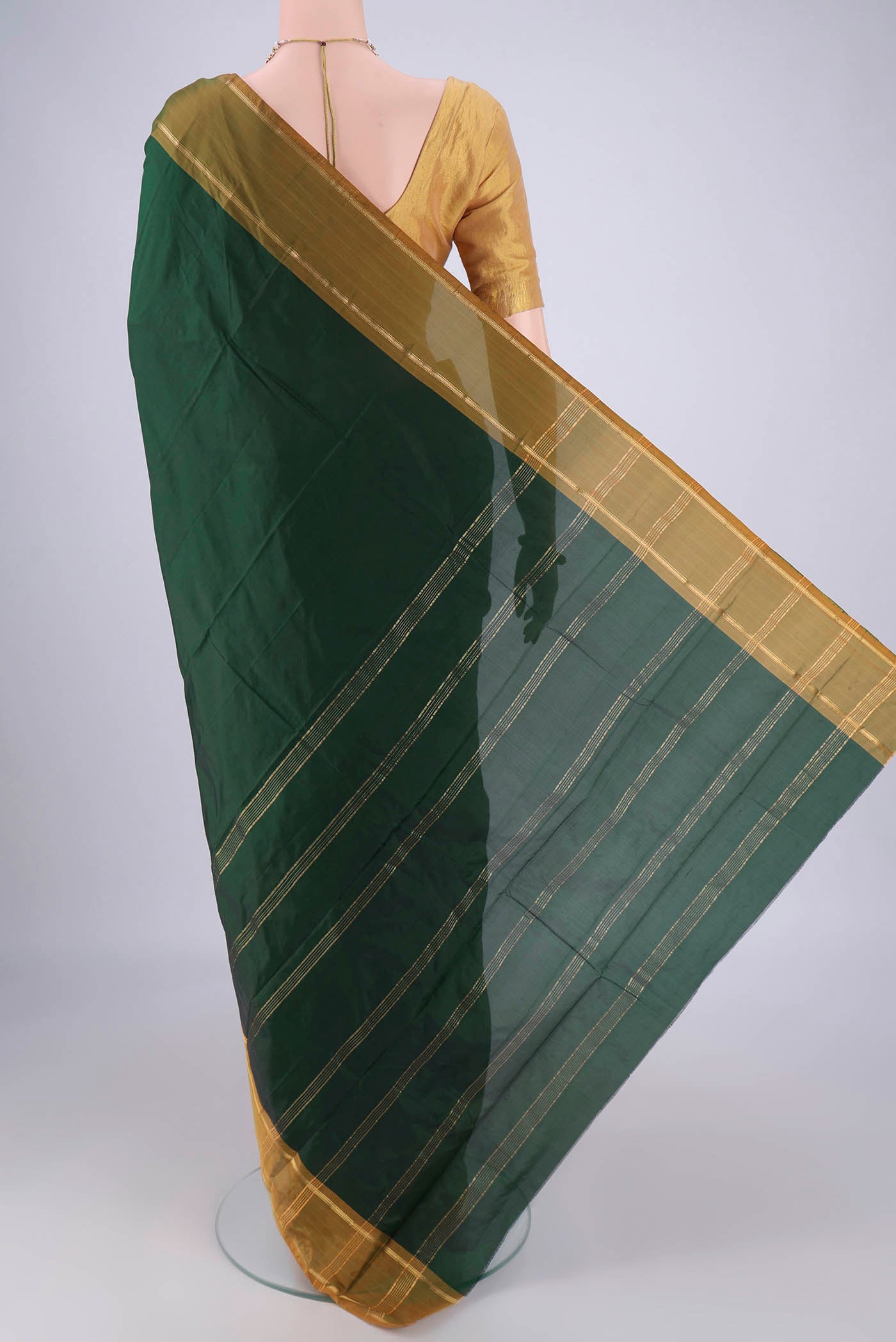 Flat view of Bottle Green Blended Bangalore Silk Saree with Plain Body and Plain Border. 