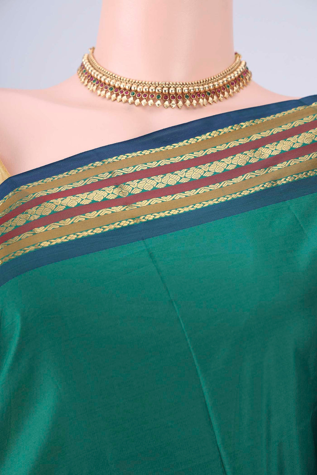 Border image of Green Blended Bangalore Silk Saree with Zari Butta on the body and Plain Border. 