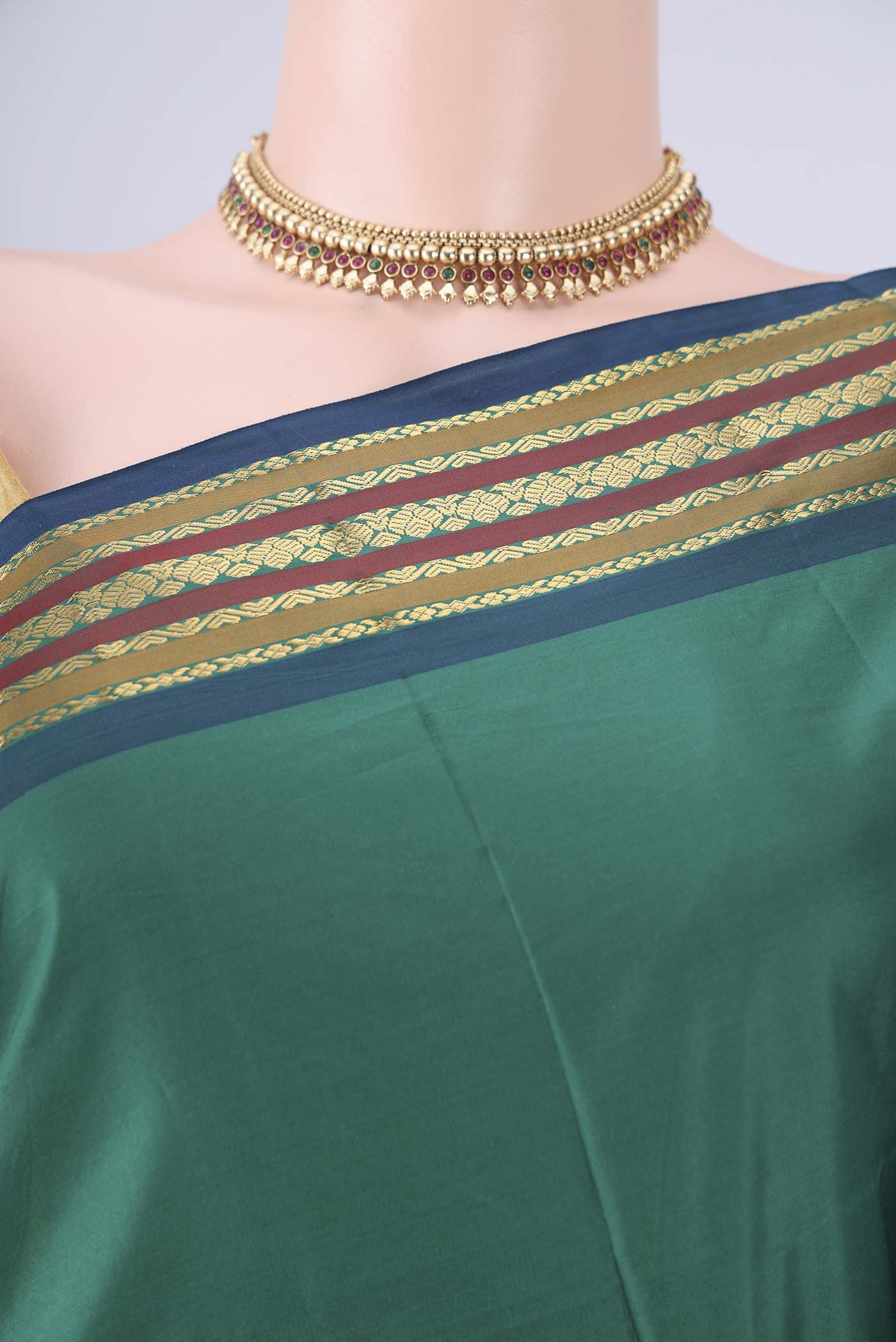 Border image of Green Blended Bangalore Silk Saree with Zari Butta on the body and Plain Border. 
