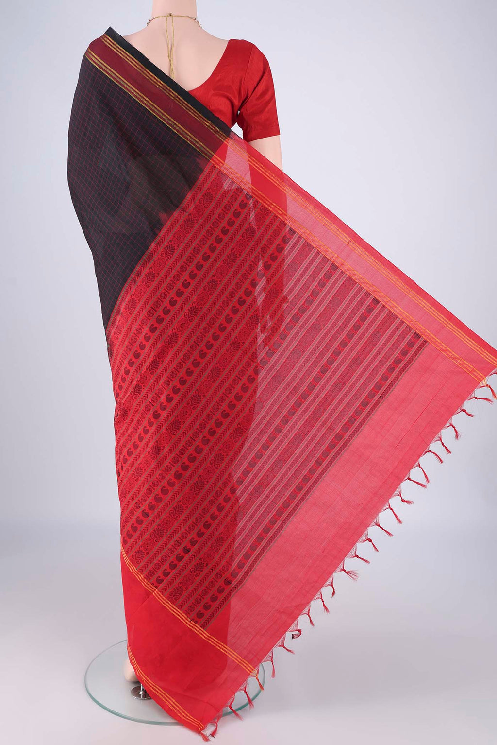Flat view of Black Blended Poly Cotton Saree with Checked design on the body and Thread Border. 