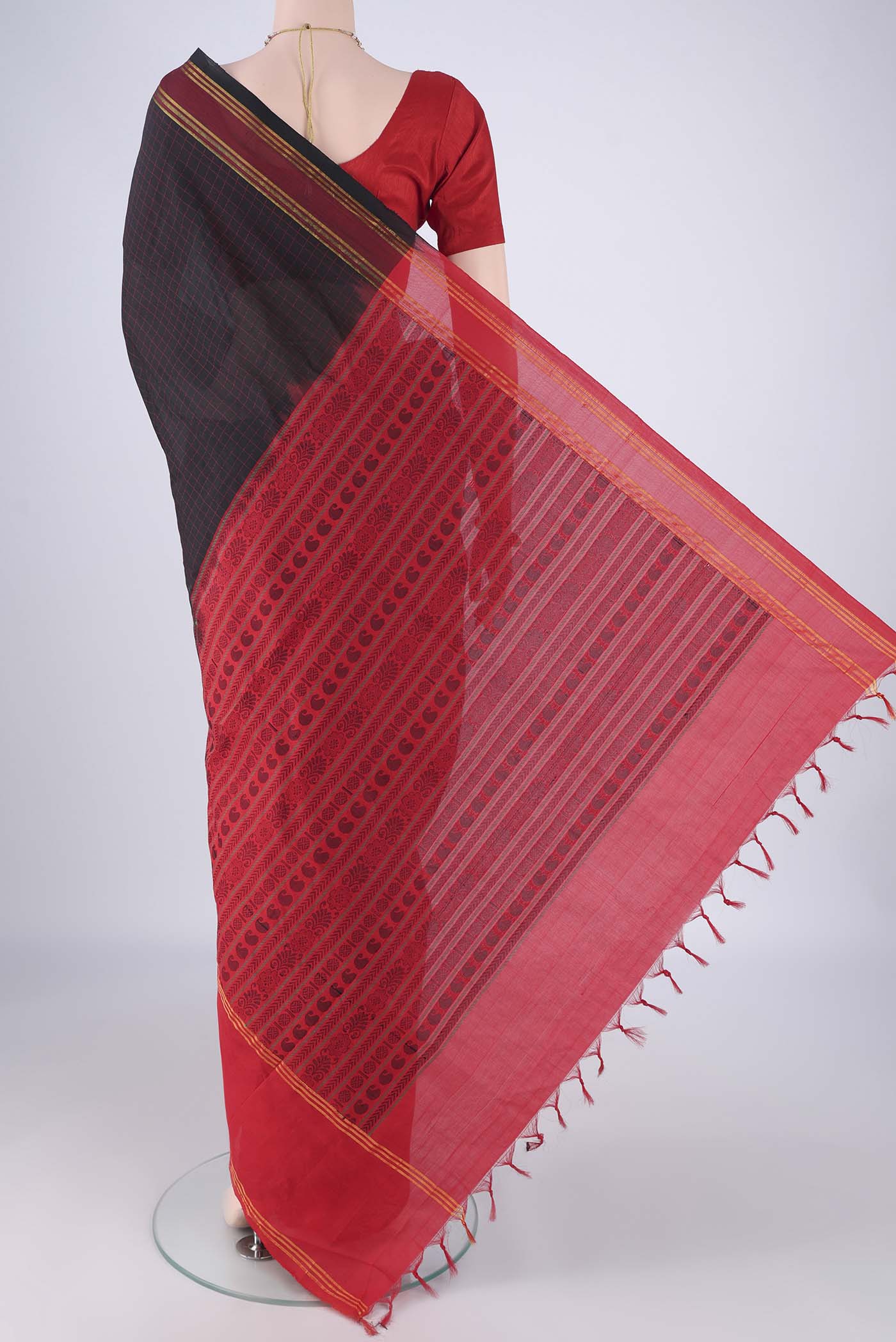 Flat view of Black Blended Poly Cotton Saree with Checked design on the body and Thread Border. 
