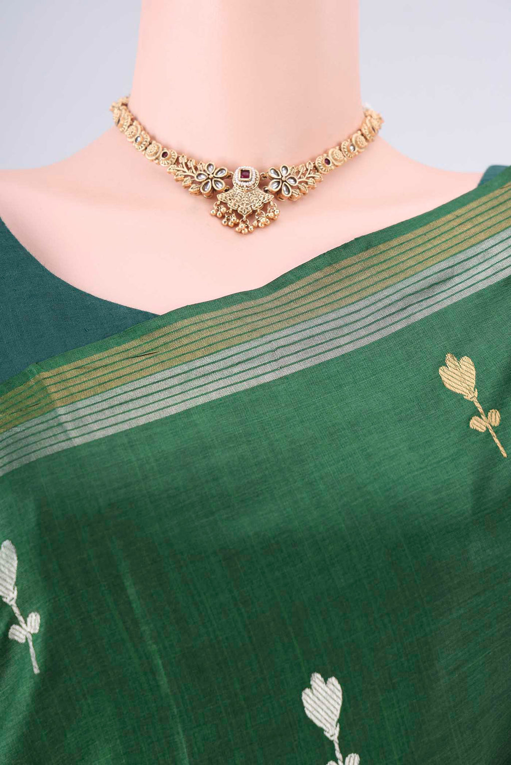 Border image of Bottle Green MP Tussar Saree with Zari Butta on the body and Zari Border. 