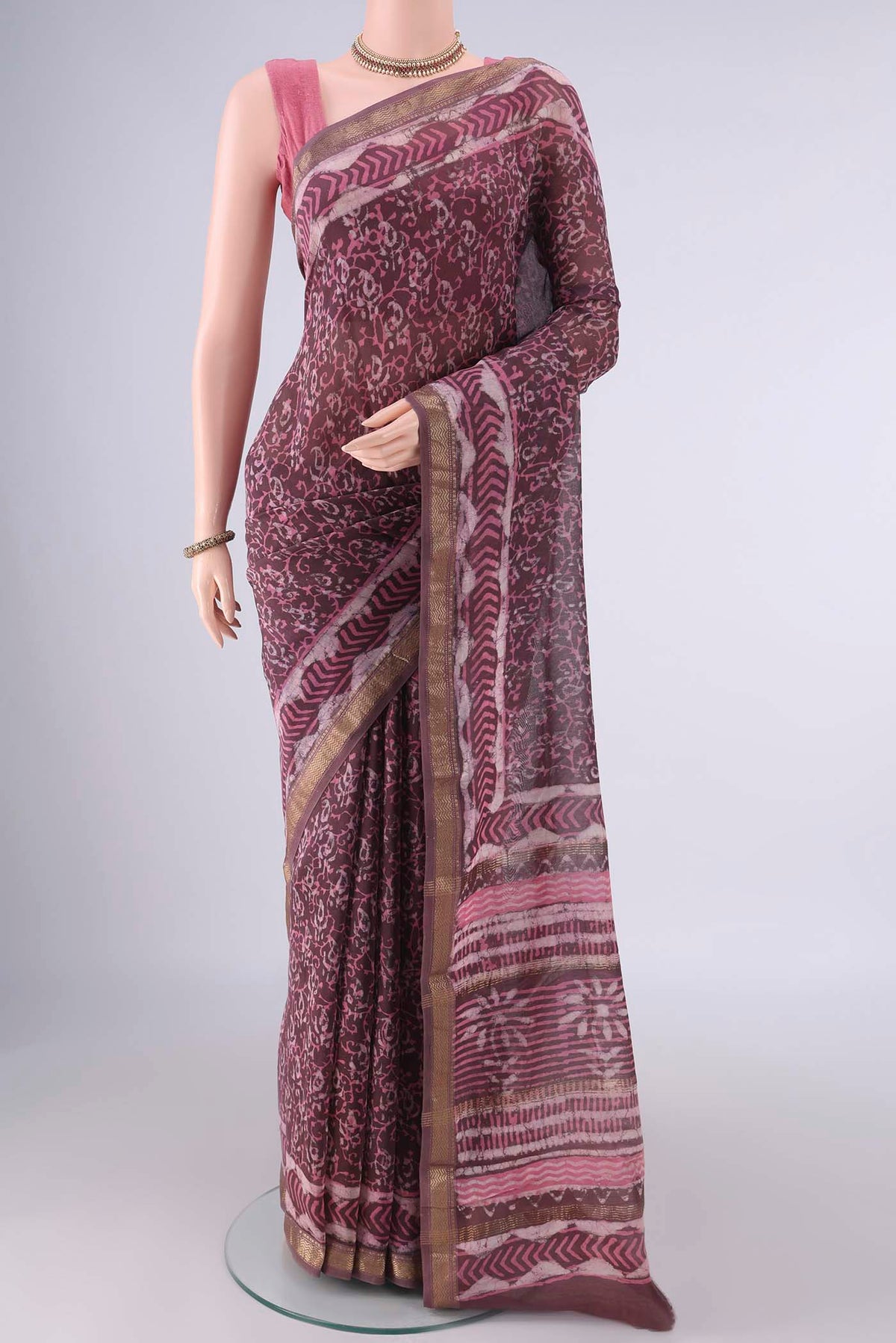 Mauve Maheshwari Cotton Saree with Batik Print on the body and Zari Border.  displayed on a mannequin