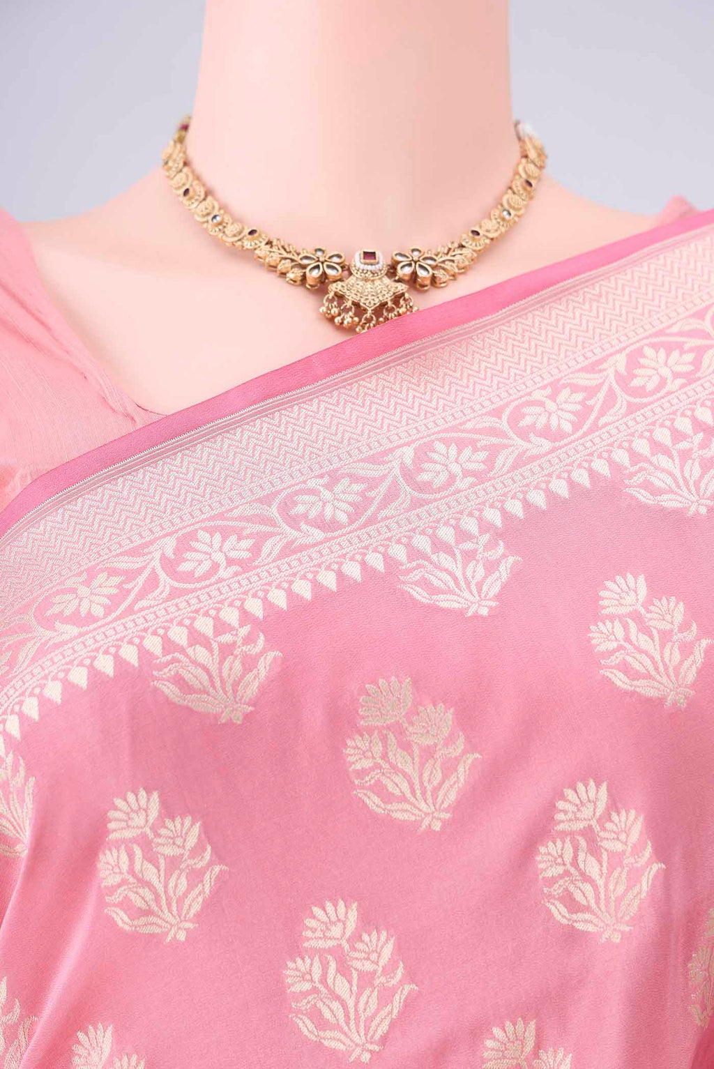 Border image of Pure Silk Peach Banarasi Saree with Zari Butta on the body and Zari Border. 