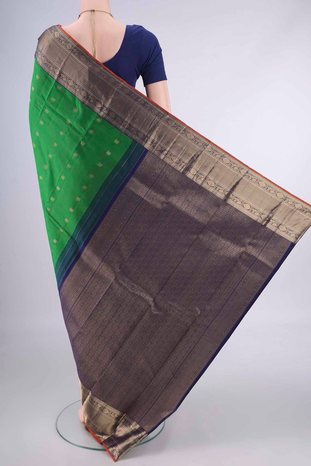 Flat view of Pure Silk Green Kanchipuram Saree with Zari Butta on the body and Zari Border. 