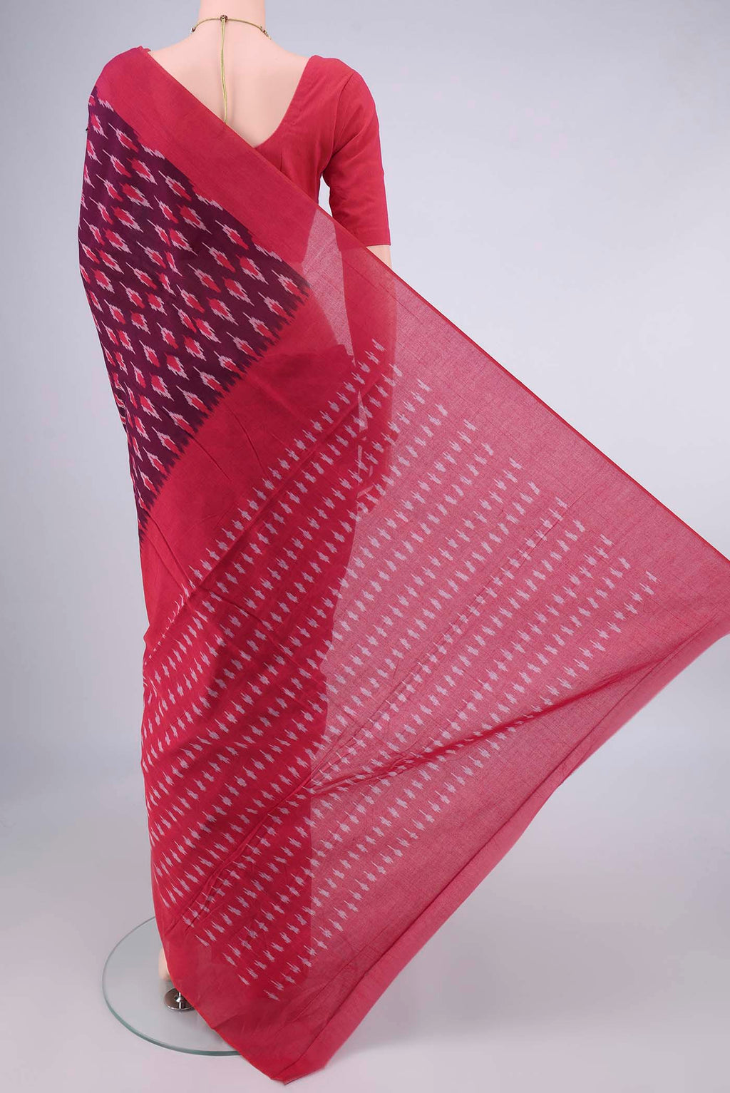 Flat view of Magenta Pochampally Cotton Saree with Ikat design on the body and Plain Border. 