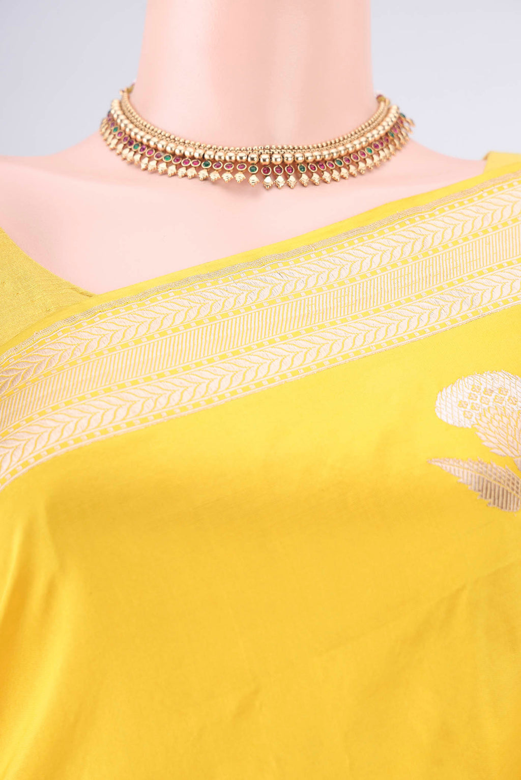 Border image of Pure Silk Yellow Banarasi Saree with Zari Butta on the body and Zari Border. 