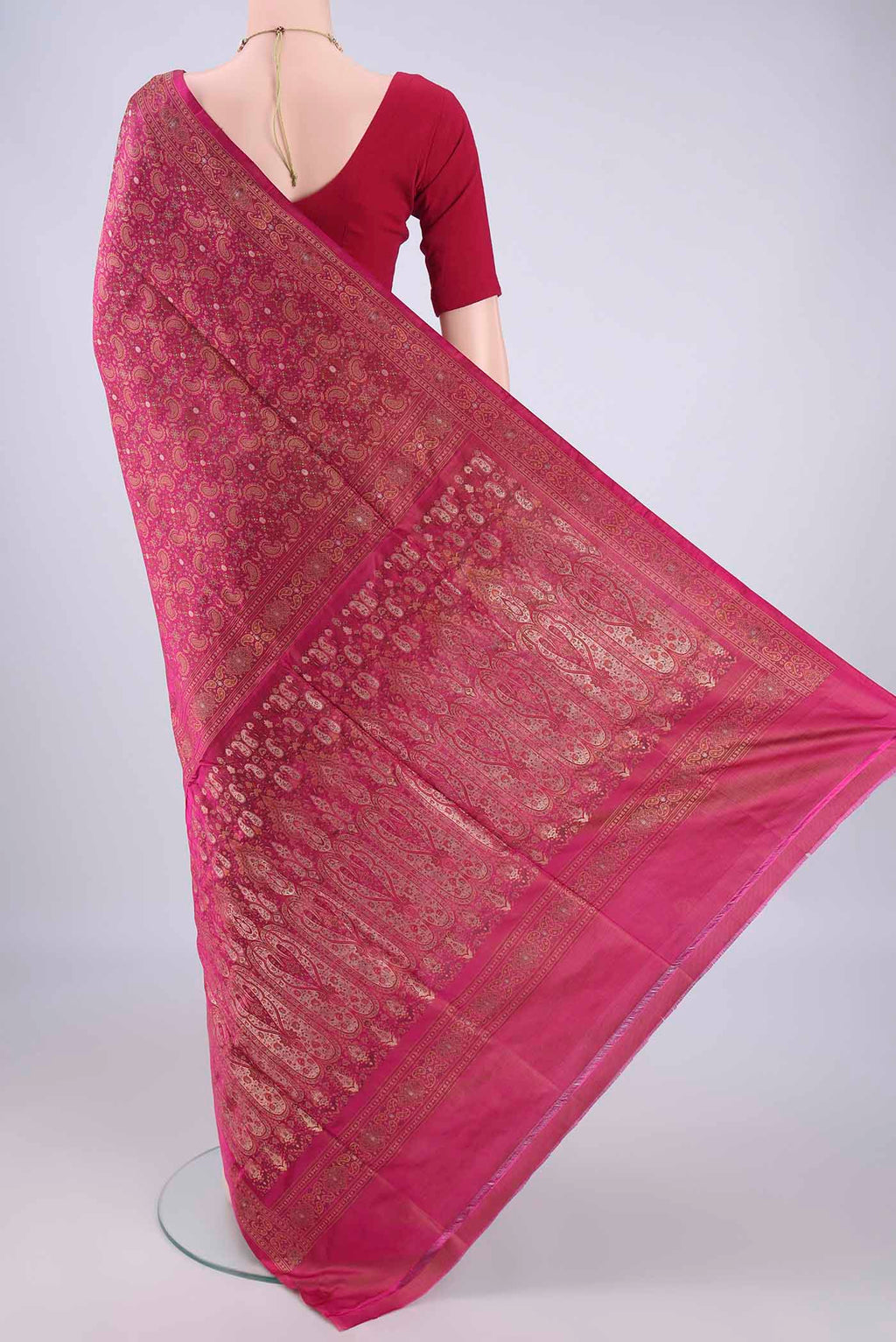 Flat view of Rani Pink Banarasi Tanchoi Silk Saree with Jacquard With Thread Butta on the body and Thread Border. 