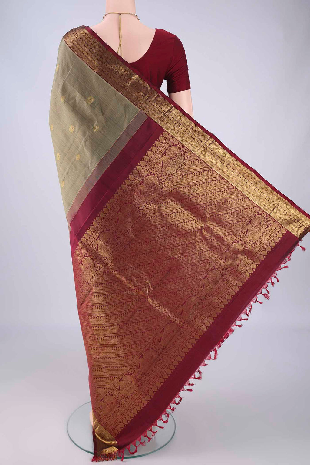 Flat view of Grey Kanchipuram Silk Saree with Zari Butta on the body and Zari Border. 