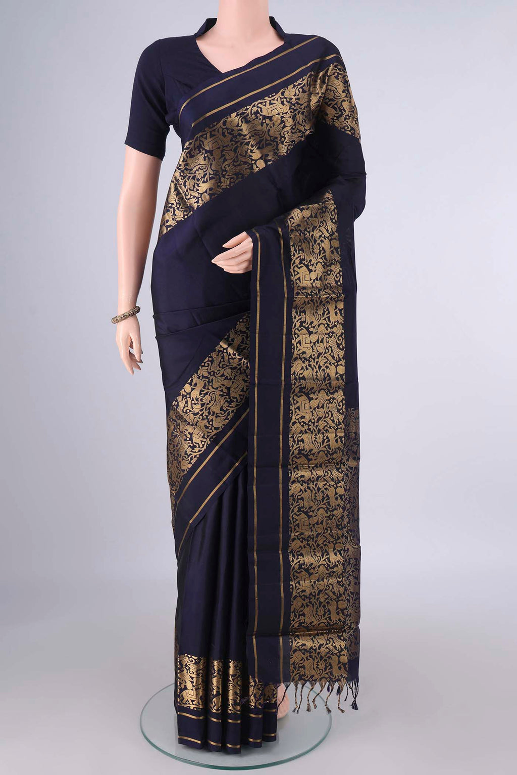 Pure Silk Navy Blue Kanchipuram Saree with Plain Body and Fancy Border.  displayed on a mannequin