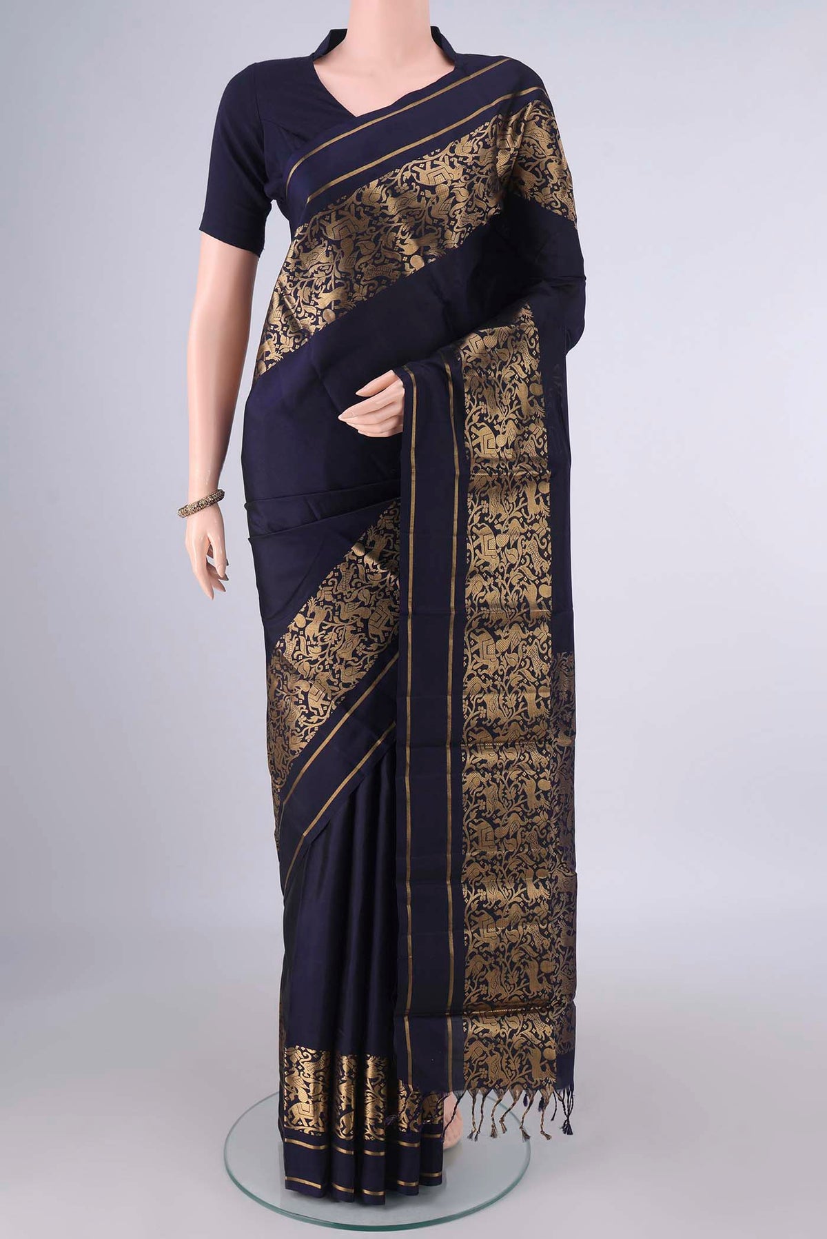 Pure Silk Navy Blue Kanchipuram Saree with Plain Body and Fancy Border.  displayed on a mannequin
