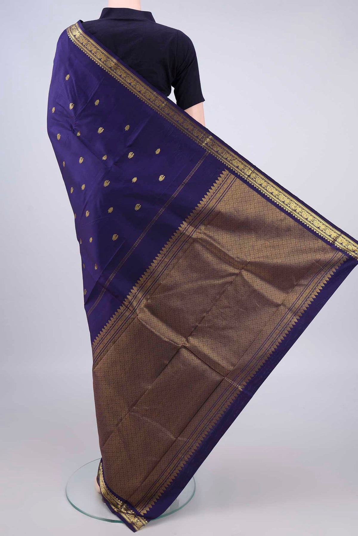 Flat view of Pure Silk Navy Blue Kanchipuram Saree with Zari Butta on the body and Zari Border. 