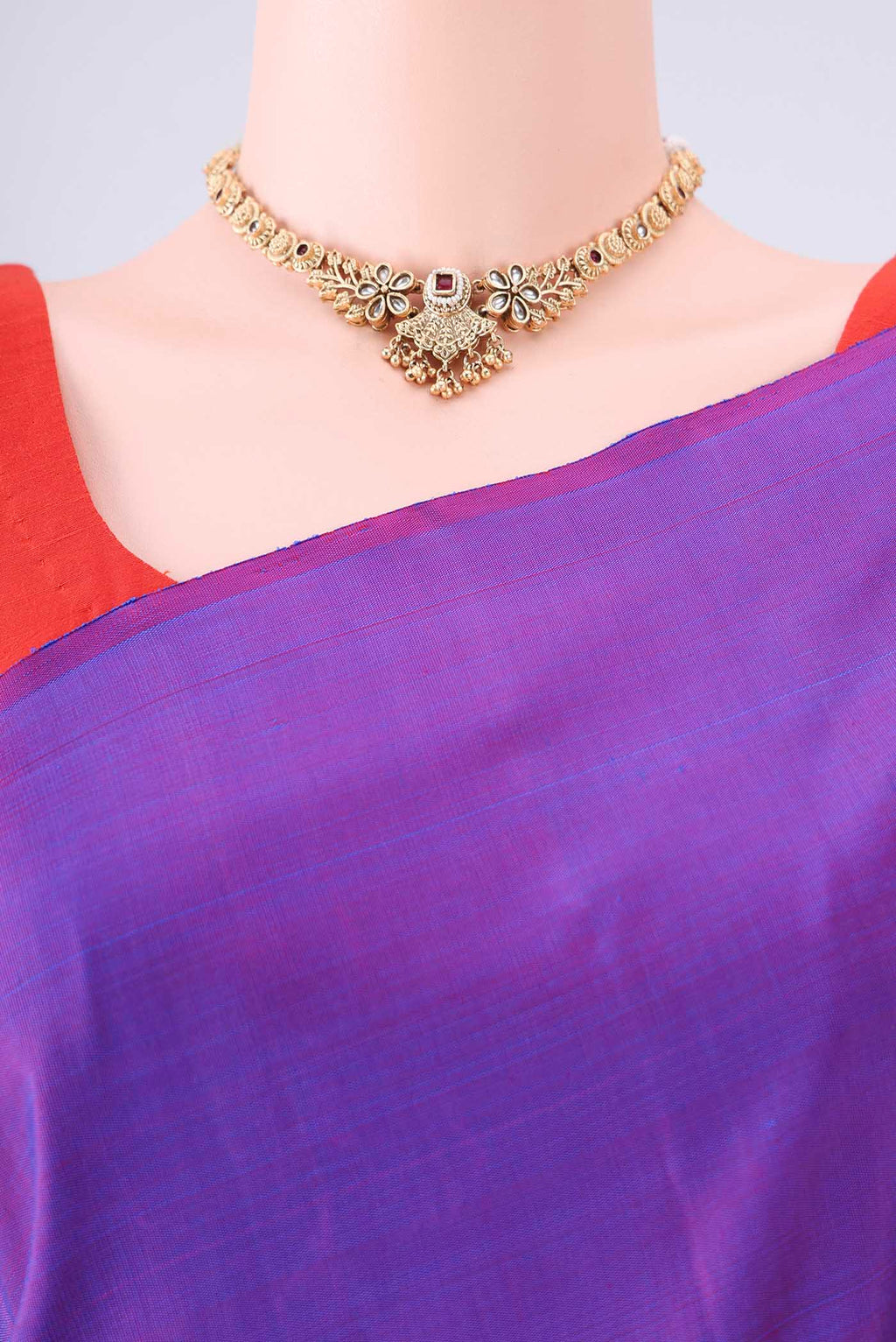 Border image of Pure Silk Pure Zari Multi Color Kanchipuram Saree with Half And Half on the body and Without Border. 