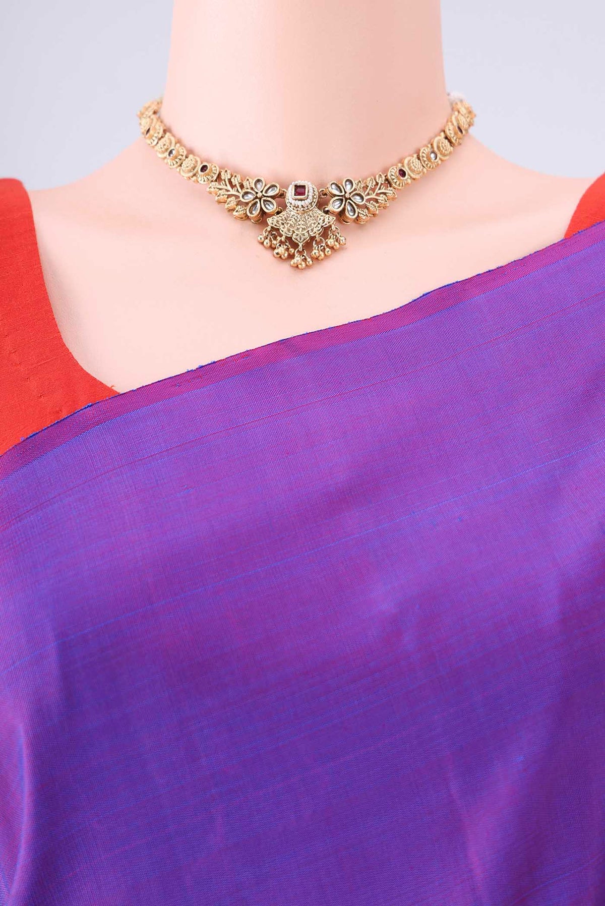 Border image of Pure Silk Pure Zari Multi Color Kanchipuram Saree with Half And Half on the body and Without Border. 