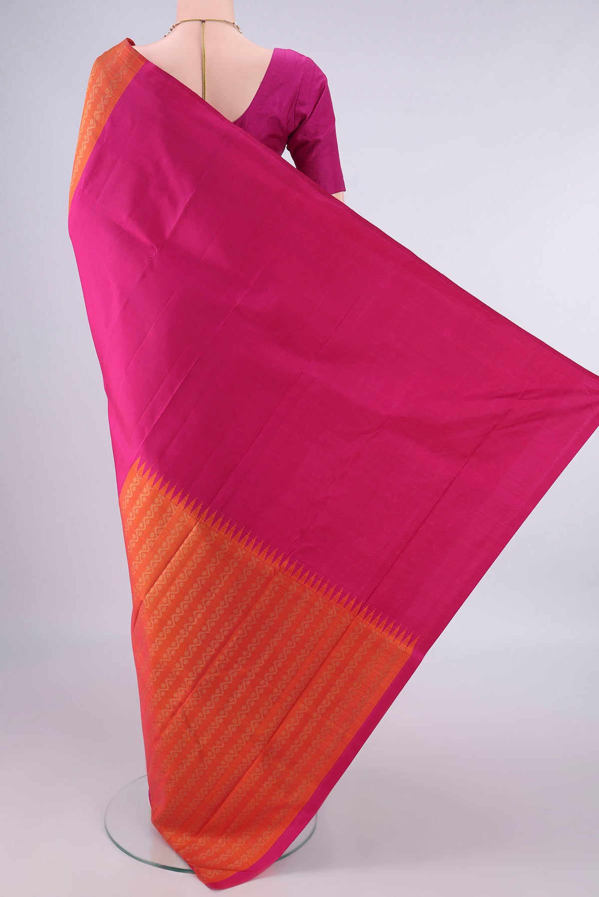 Flat view of Pure Silk Rani Pink Kanchipuram Saree with Partli on the body and Without Border. 