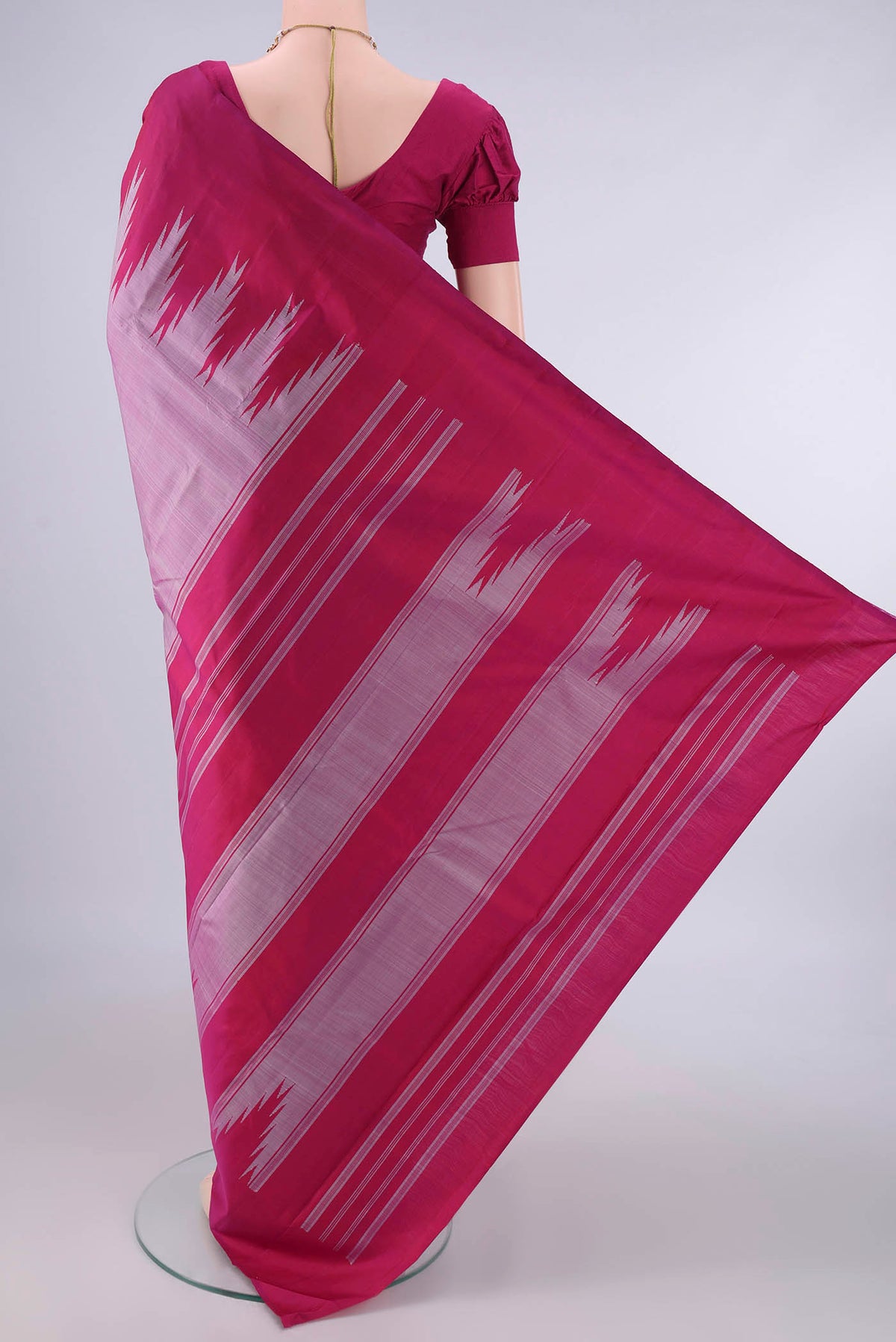 Flat view of Pure Silk Mauve Kanchipuram Saree with Plain Body and Temple Border. 