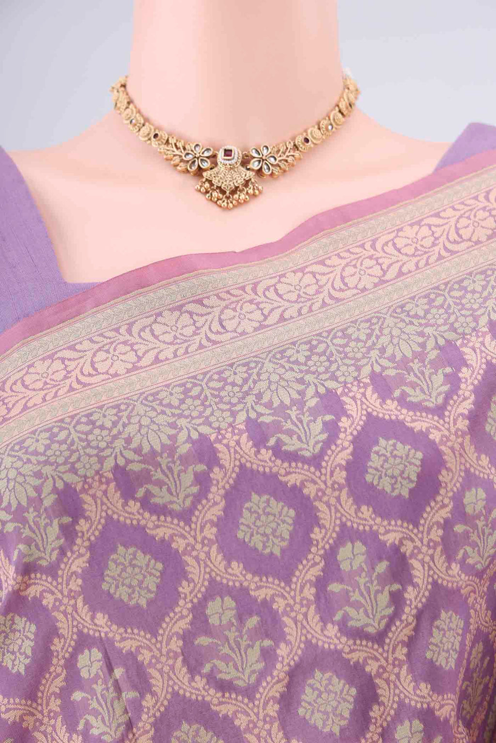 Border image of Pure Silk Lavender Banarasi Saree with Thread Brocade on the body and Thread Border. 