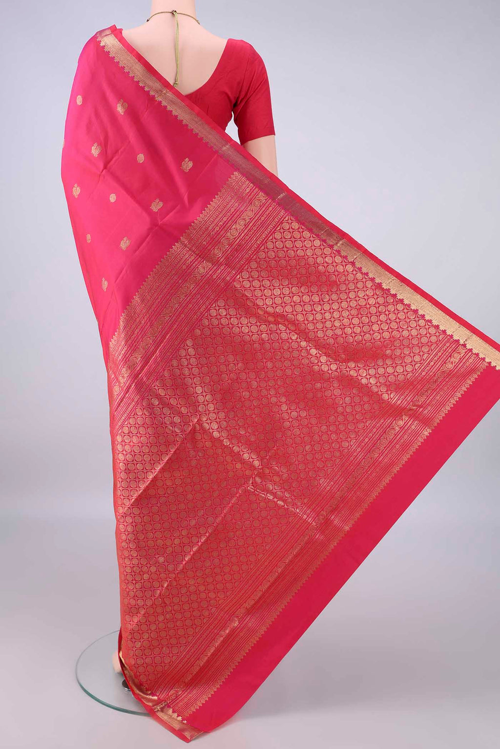 Flat view of Pure Silk Dark Pink Kanchipuram Saree with Zari Butta on the body and Zari Border. 