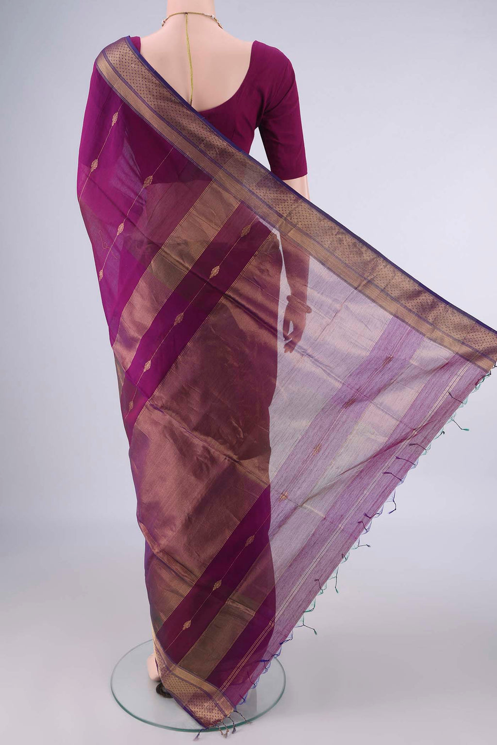 Flat view of Magenta Maheshwari Cotton Saree with Zari Butta on the body and Zari Border. 