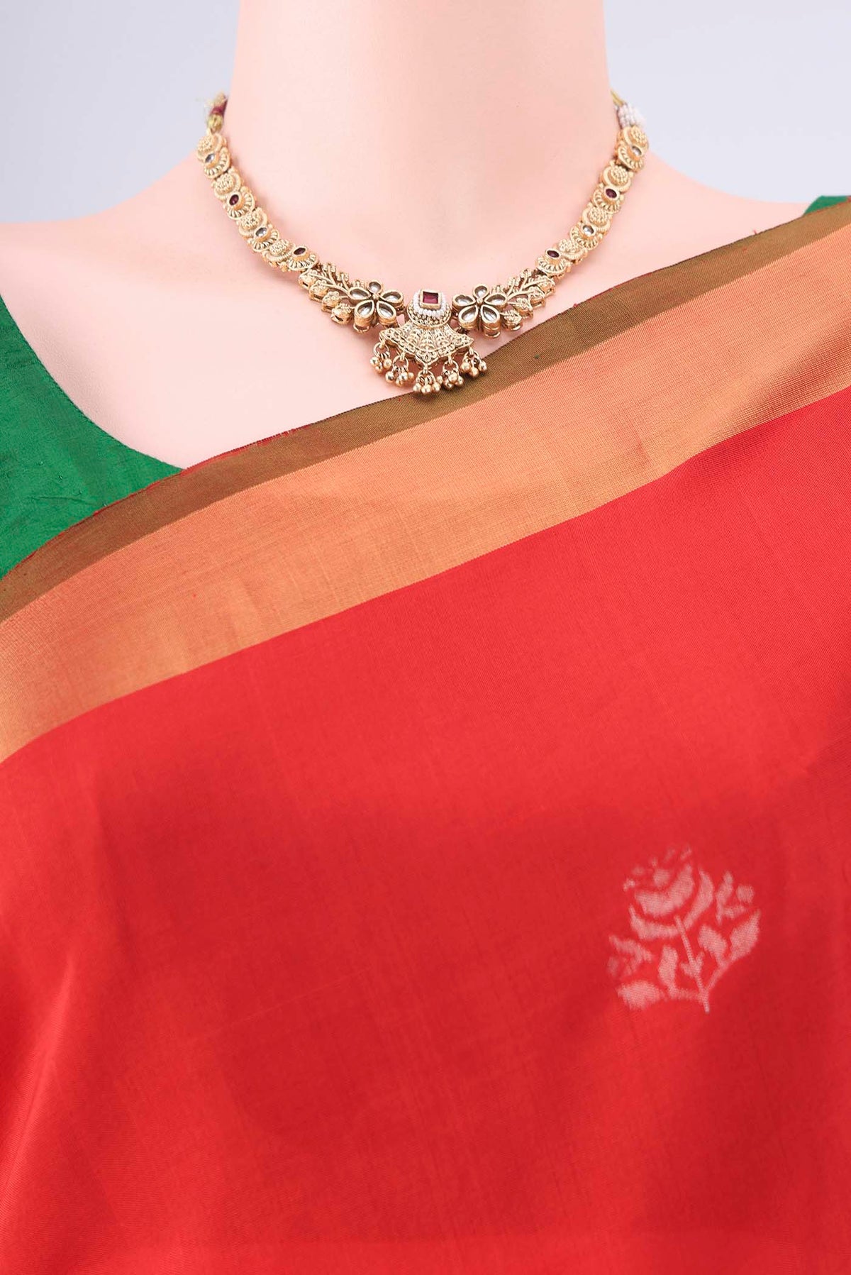 Border image of Pure Silk Red Uppada Saree with Jamdani on the body and Zari Border. 