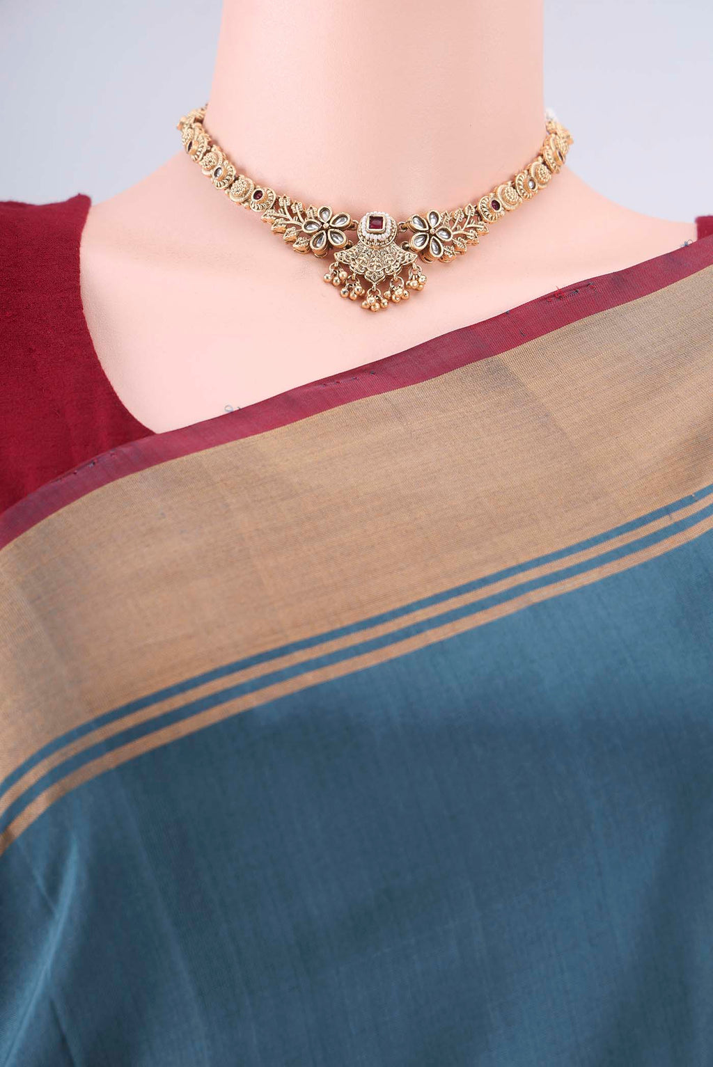 Border image of Pure Silk Davys Grey Uppada Saree with Zari Butta on the body and Zari Border. 