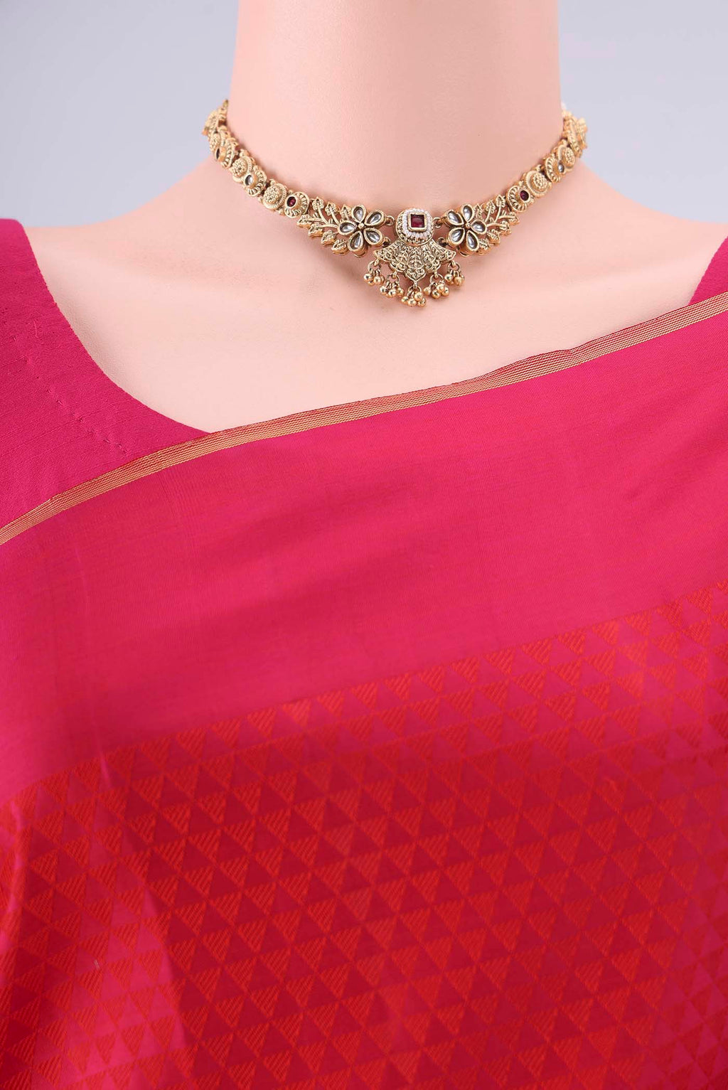 Border image of Pure Silk Dark Pink Kanjivaram Saree with Jacquard design on the body and Zari Border. 