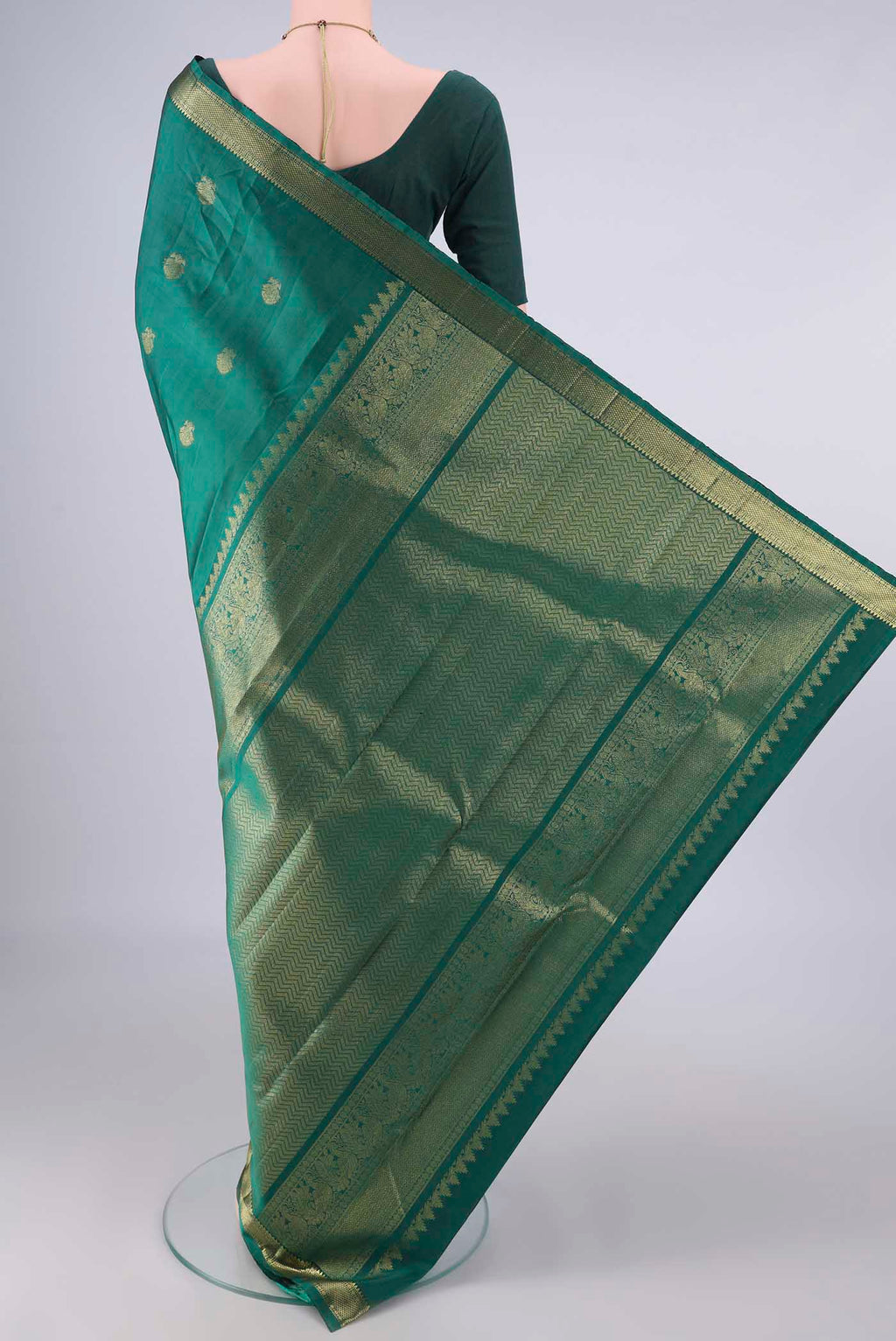 Flat view of Pure Silk Green Kanchipuram Saree with Zari Butta on the body and Zari Border. 