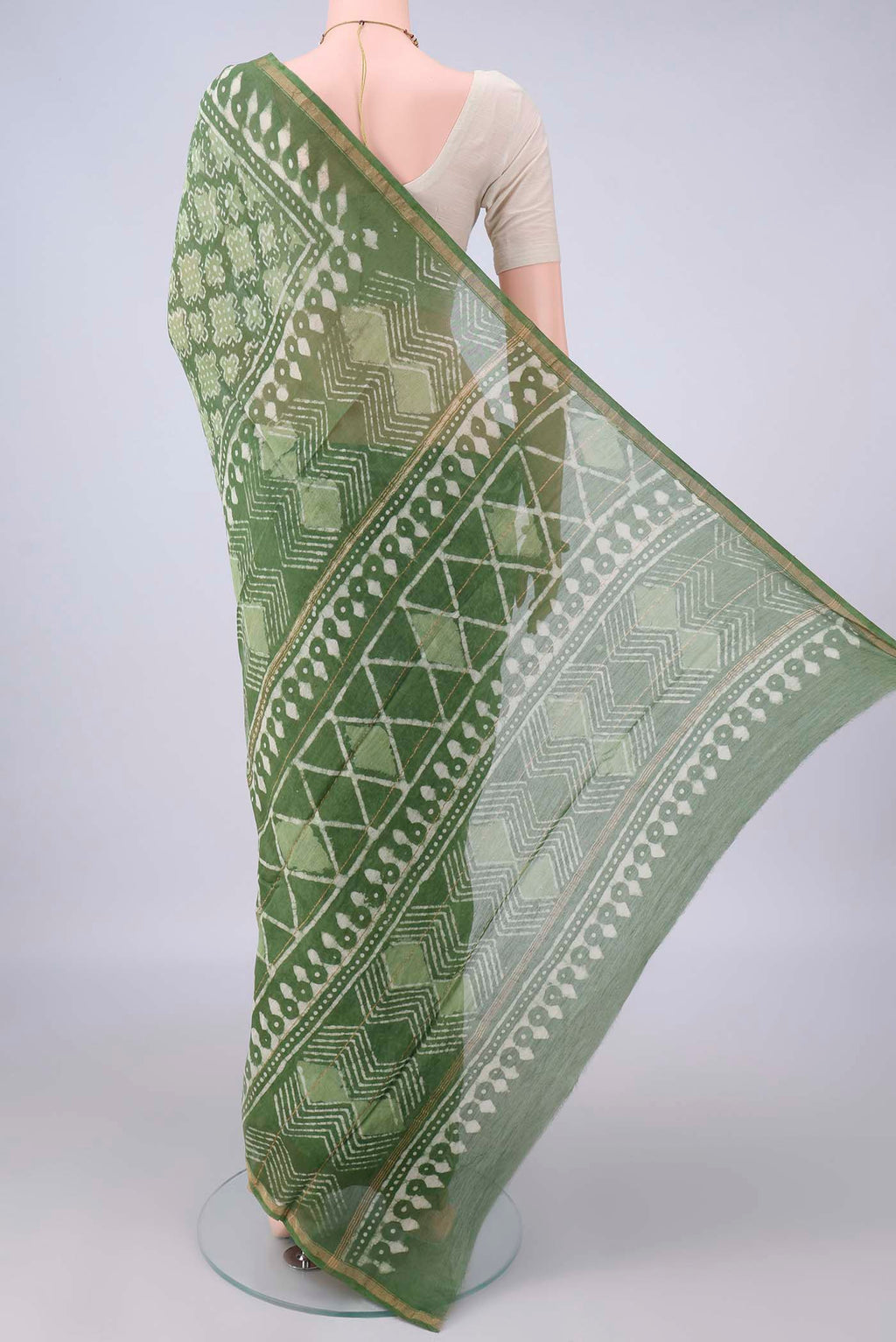 Flat view of Mehandi Green Chanderi Cotton Saree with Batik Print on the body and Thin Zari Line. 