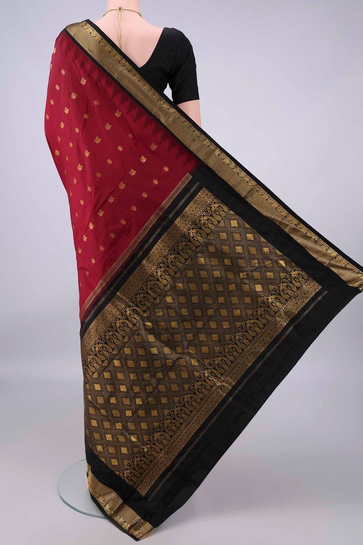 Flat view of Pure Silk Red Bangalore - kadyal Saree with Plain Body and Zari Border. 