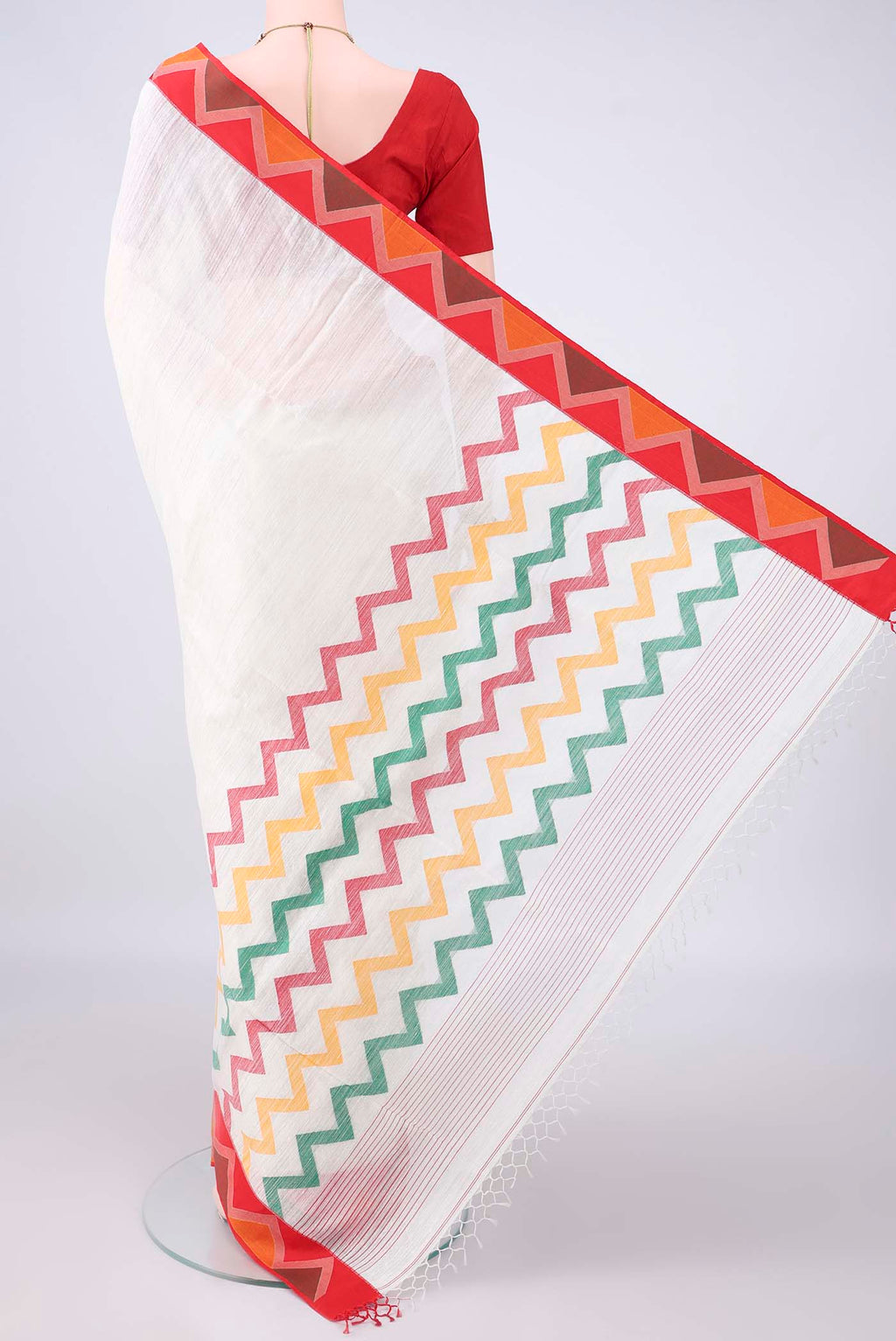 Flat view of Pure Silk White Jute Saree with Plain Body and Thread Border. 