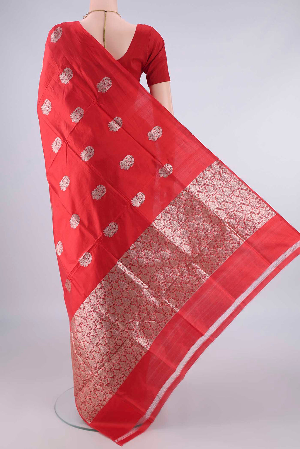 Flat view of Pure Silk Red Banarasi Katan Saree with Zari Butta on the body and Without Border. 