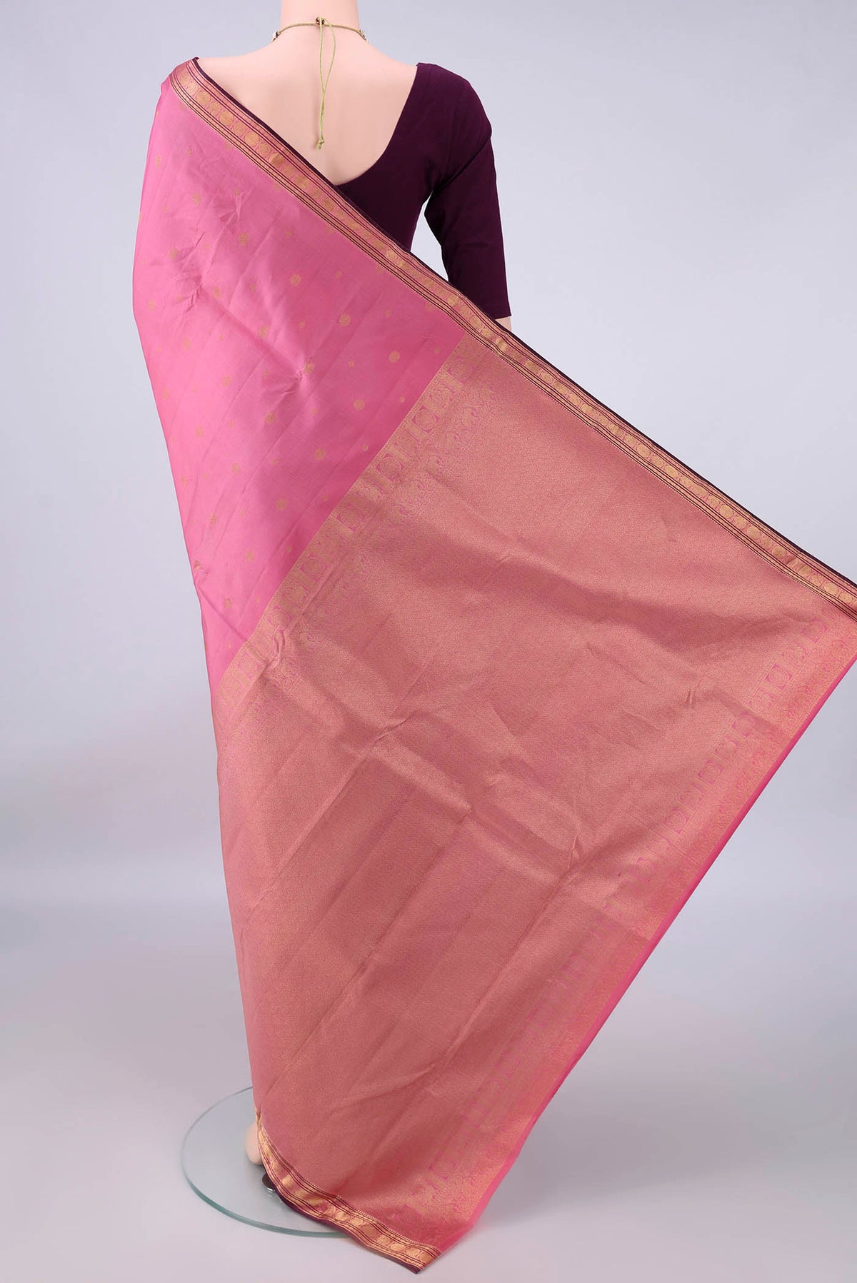 Flat view of Pure Silk Rose pink Kanchipuram Saree with Zari Butta on the body and Zari Border. 