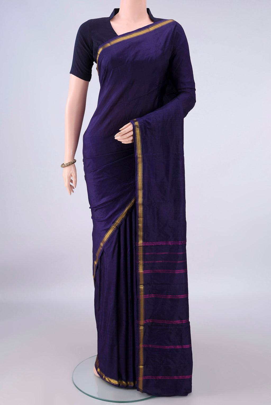 Pure Silk Navy Blue Kanchipuram Saree with Plain Body and Zari Border.  displayed on a mannequin