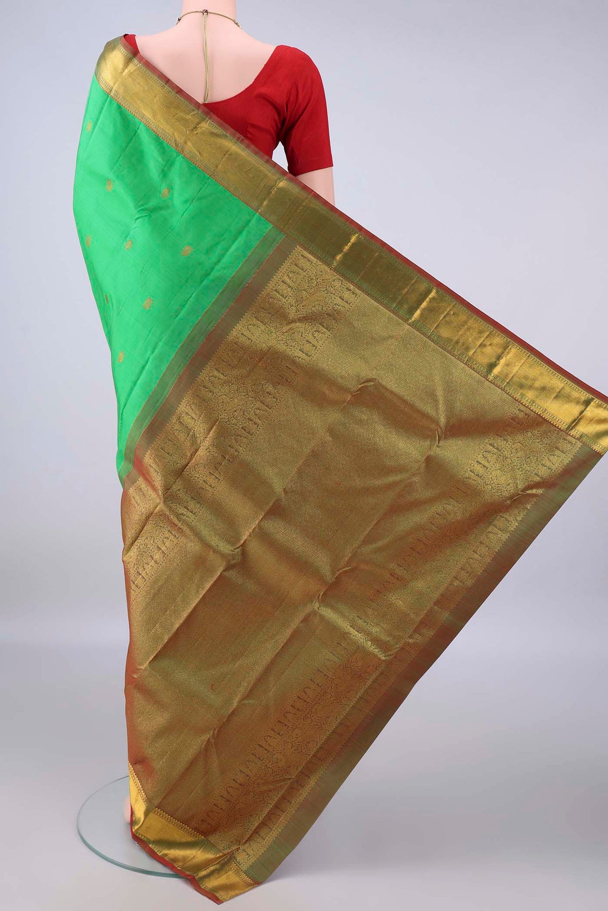 Flat view of Pure Silk Green Kanchipuram Saree with Zari Butta on the body and Zari Border. 