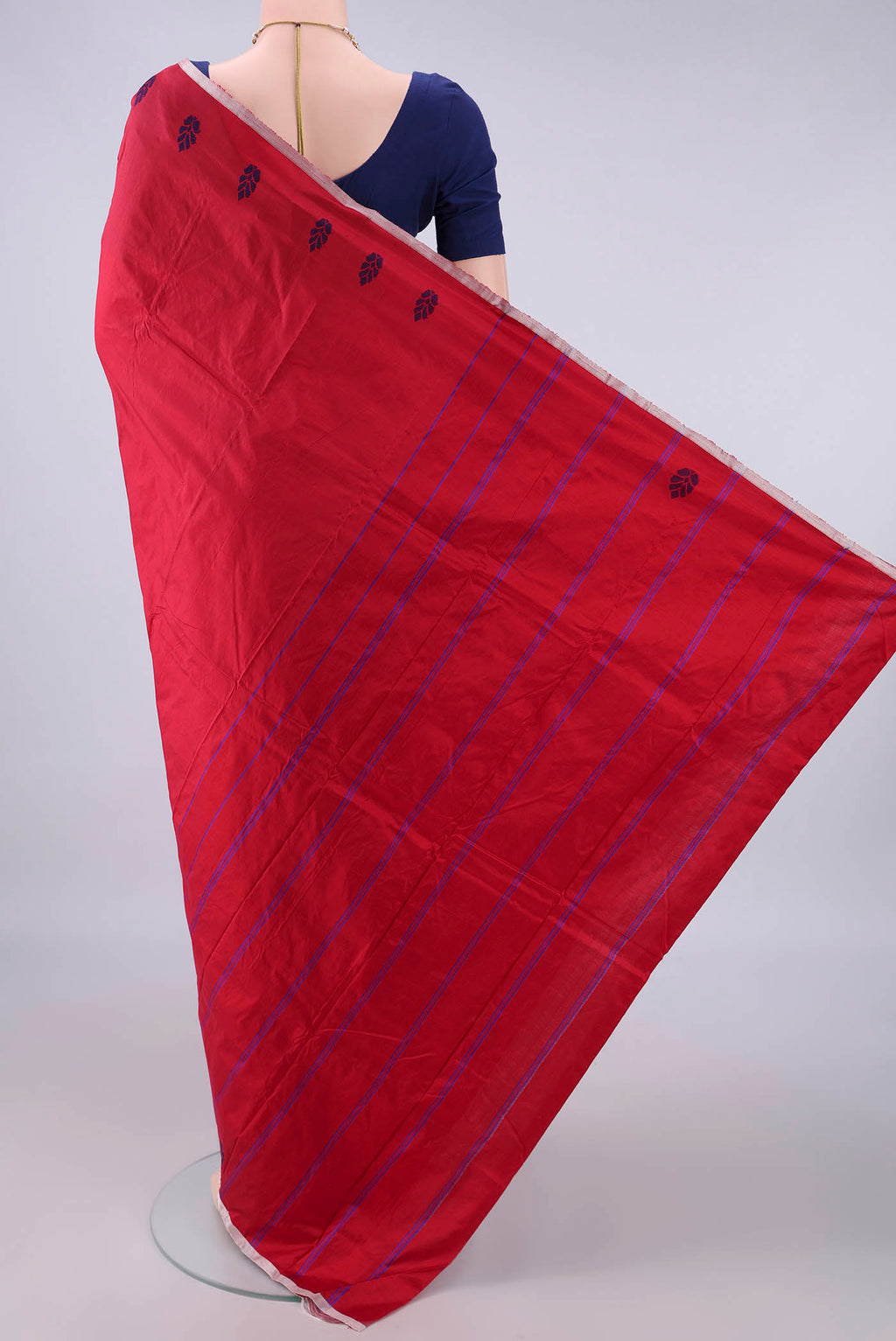 Flat view of Pure Silk Red Kanchipuram Saree with Plain Body and Thread Border. 