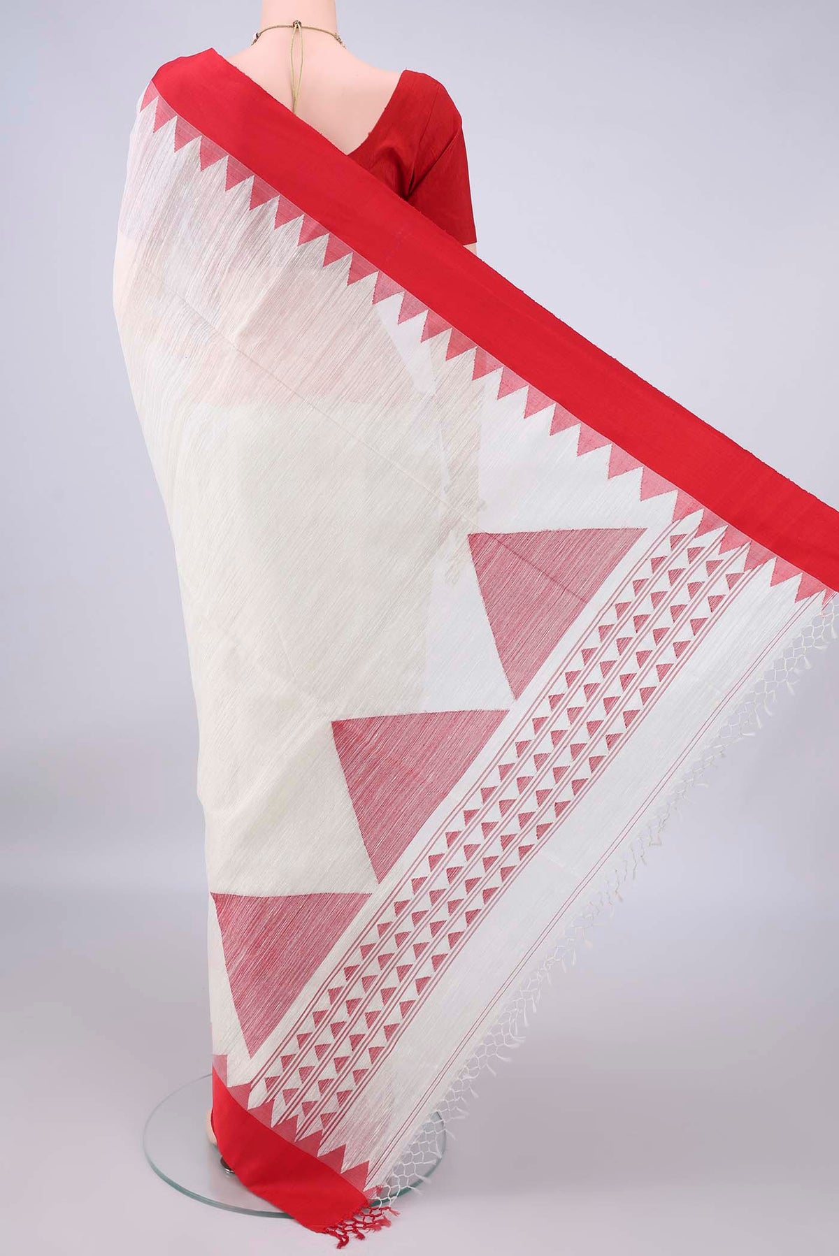 Flat view of Pure Silk White Jute Saree with Jamdani on the body and Temple Border. 