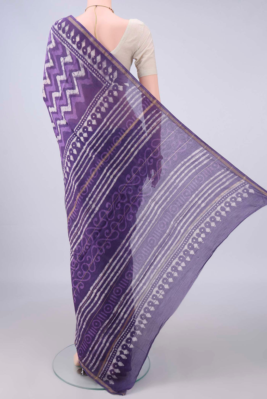 Flat view of Lilac Chanderi Cotton Saree with Batik Print on the body and Thin Zari Line. 