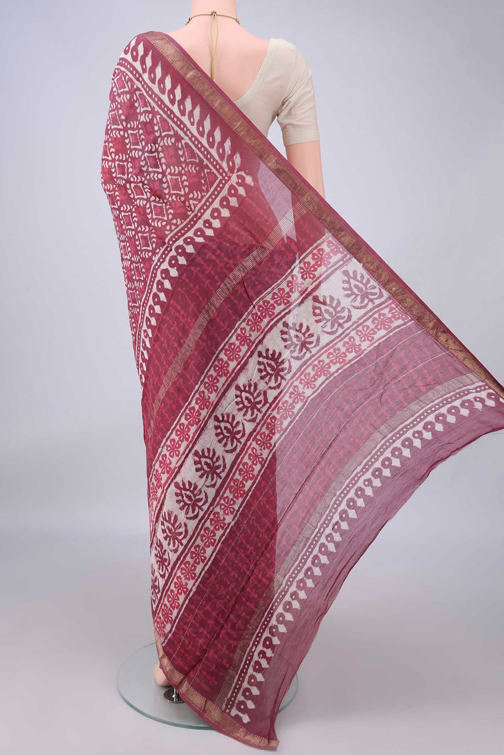 Flat view of Coral Maheshwari Cotton Saree with Batik Print on the body and Zari Border. 