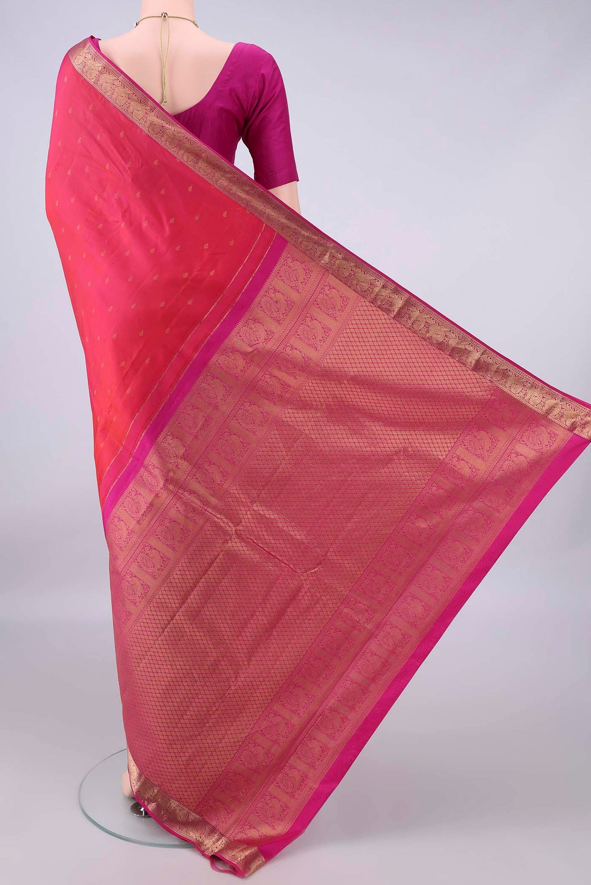 Flat view of Pure Silk Coral Kanchipuram Saree with Zari Butta on the body and Zari Border. 