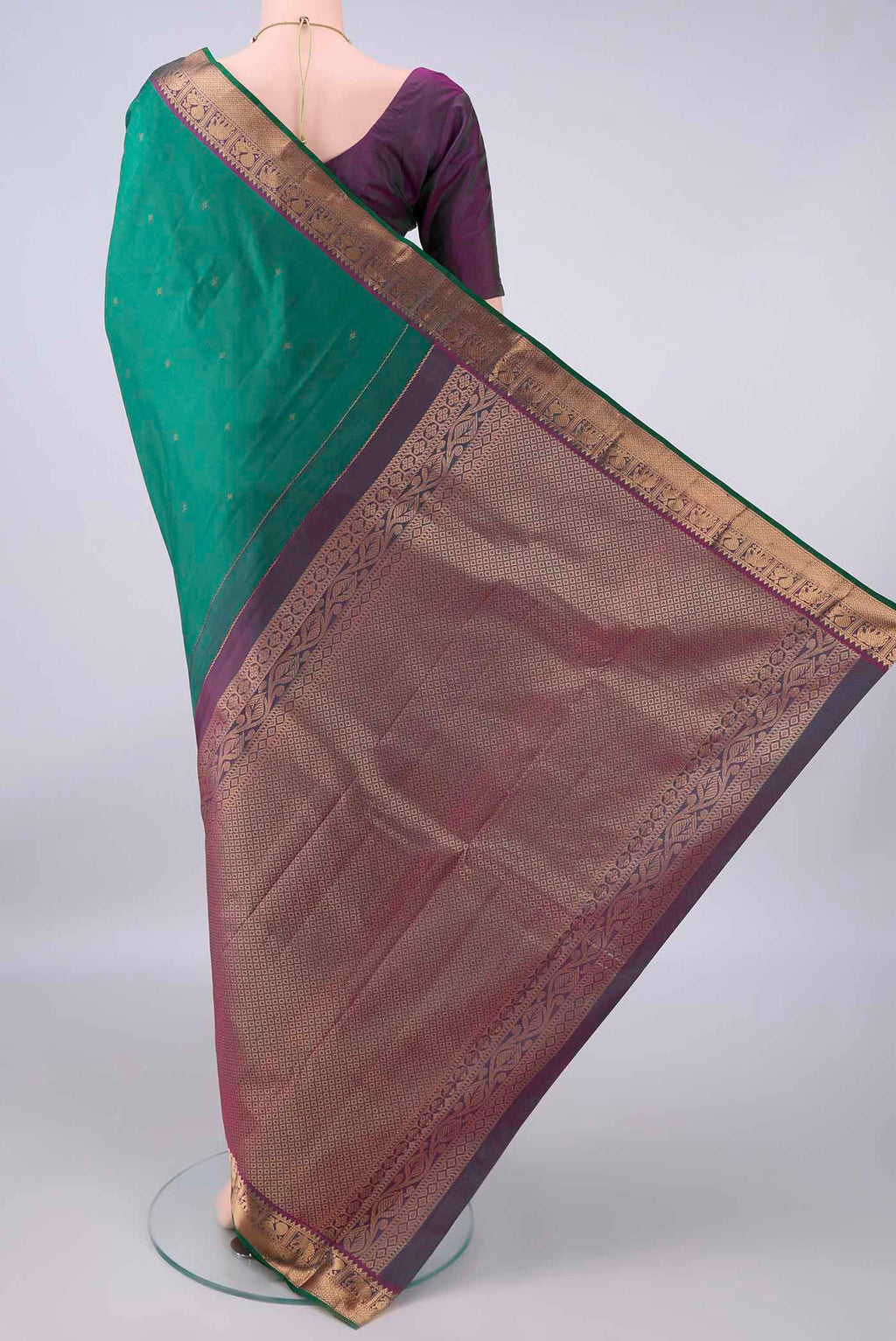 Flat view of Pure Silk Green Kanchipuram Saree with Zari Butta on the body and Zari Border. 