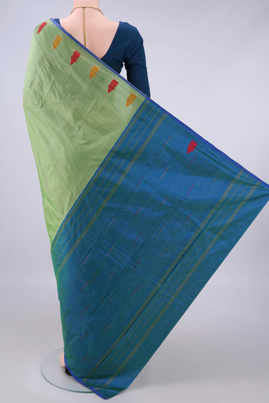 Flat view of Pure Silk Light Green Kanchipuram Saree with Plain Body and Thread Border. 