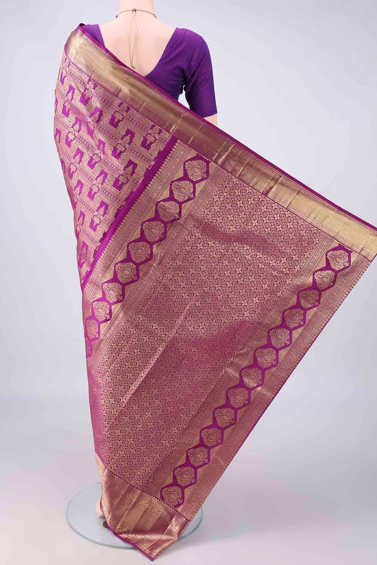 Flat view of Pure Silk Magenta Kanchipuram Saree with Zari Brocade on the body and Zari Border. 