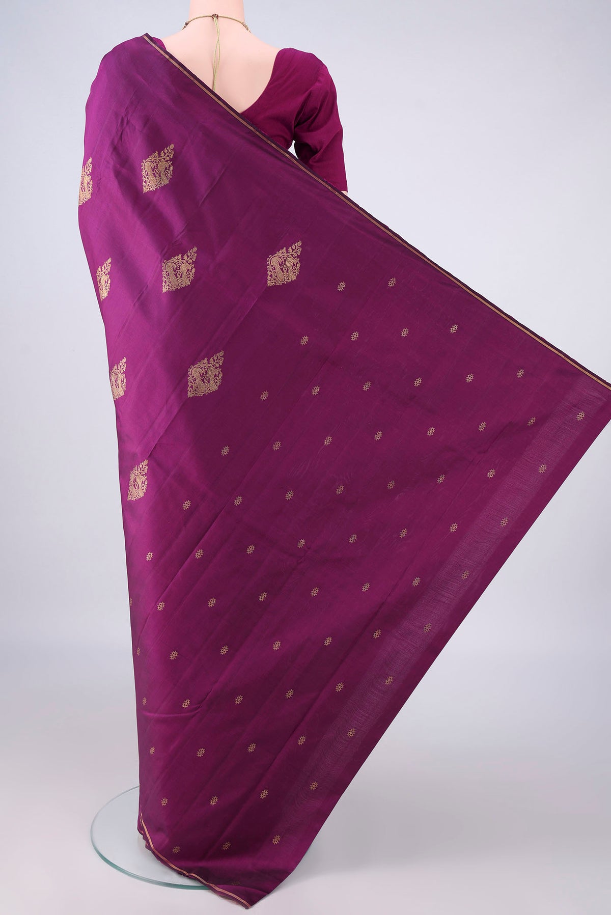Flat view of Pure Silk Pure Zari Magenta Kanchipuram Saree with Zari Butta on the body and Thin Zari Line. 